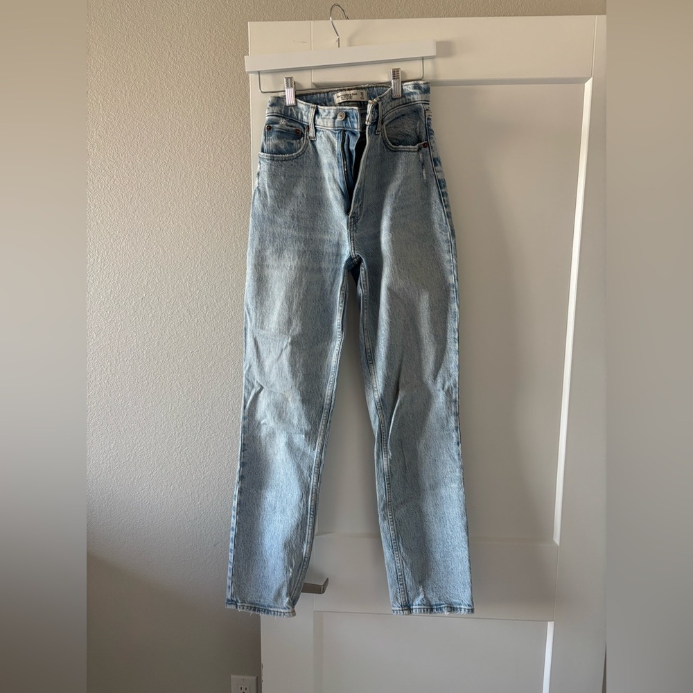 Abercrombie High Rise CurveLove 90’s straight jean size 0.